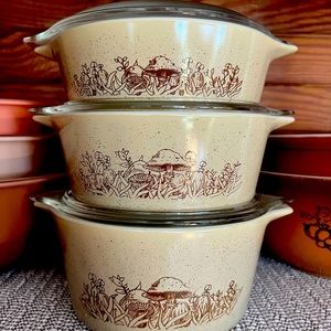 *Vintage* Forest Fancies Pyrex bowl WITH lids.